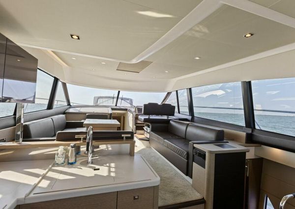 Prestige 550 Flybridge image