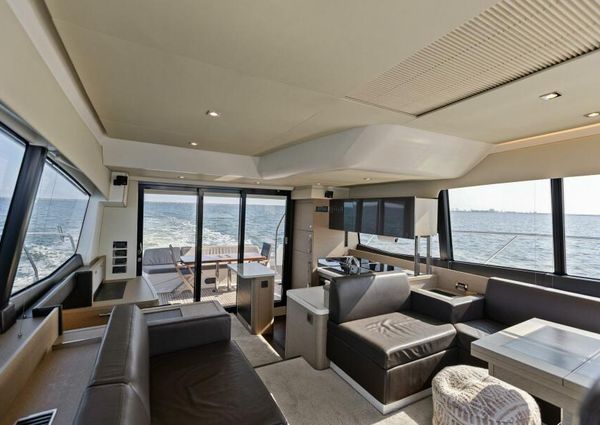 Prestige 550 Flybridge image