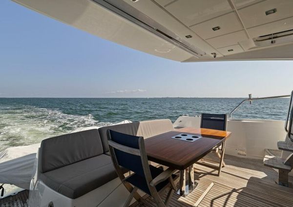 Prestige 550 Flybridge image