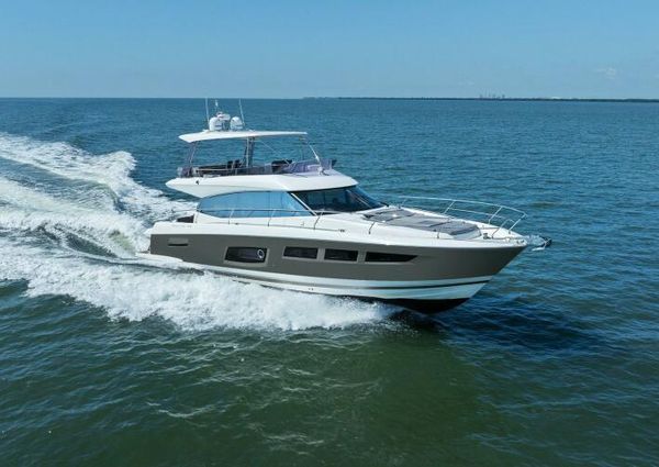 Prestige 550 Flybridge image