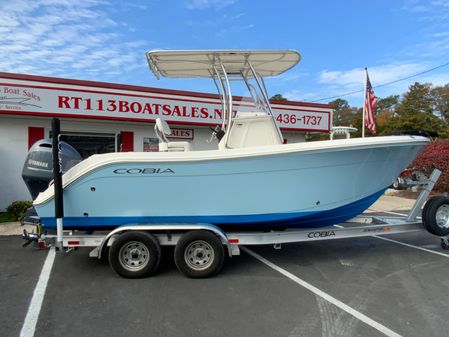 Cobia 201-CENTER-CONSOLE image