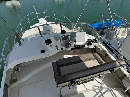 Cutwater C-32 CB Luxury Edition image