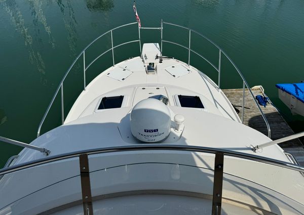 Cutwater C-32 CB Luxury Edition image