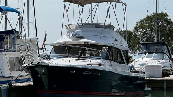 Cutwater C-32 CB Luxury Edition