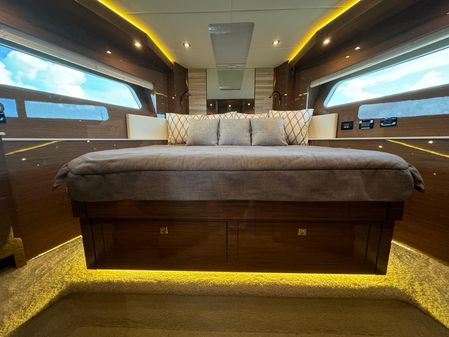 Cruisers Yachts 60 Cantius Flybridge image