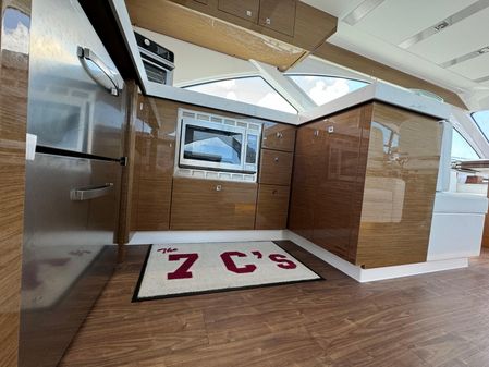 Cruisers Yachts 60 Cantius Flybridge image