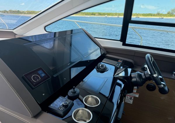 Cruisers-yachts 60-CANTIUS-FLYBRIDGE image