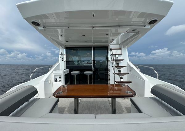 Cruisers-yachts 60-CANTIUS-FLYBRIDGE image