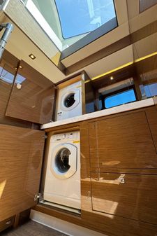 Cruisers Yachts 60 Cantius Flybridge image