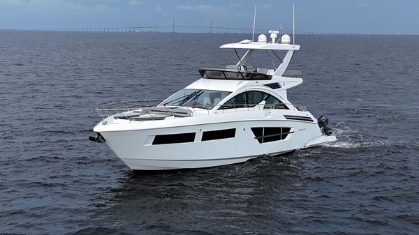 Cruisers Yachts 60 Cantius Flybridge 