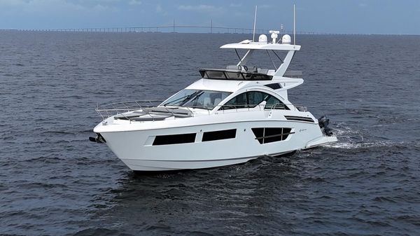Cruisers Yachts 60 Cantius Flybridge