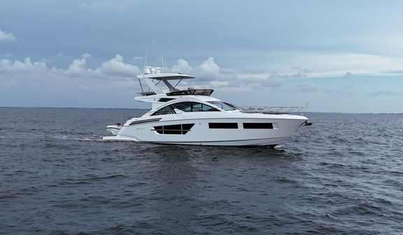 Cruisers Yachts 60 Cantius Flybridge image