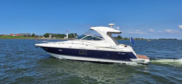 Cruisers Yachts 420 Express image