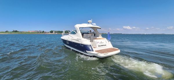 Cruisers Yachts 420 Express image