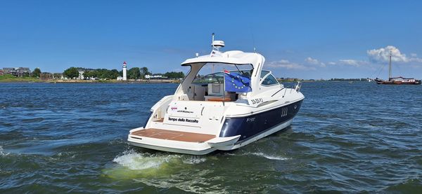 Cruisers Yachts 420 Express image