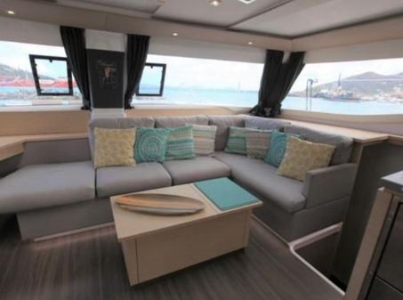 Fountaine Pajot Helia 44 Evolution image