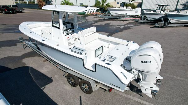 Sea Hunt Gamefish 27 with Coffin Box 