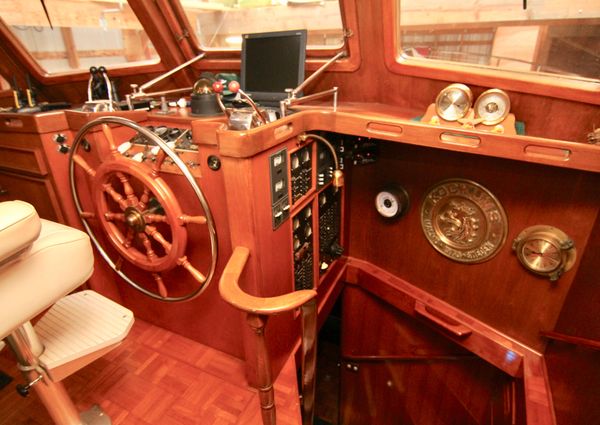 Lien Hwa 58 Pilothouse Cockpit Motoryacht image
