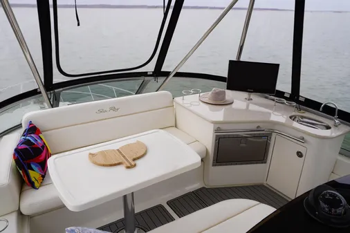 Sea Ray 47 Sedan Bridge image
