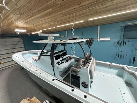 Front Runner 36 Center Console image