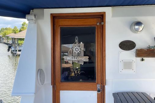 Prairie Boat Works Aft Cabin Flybridge image