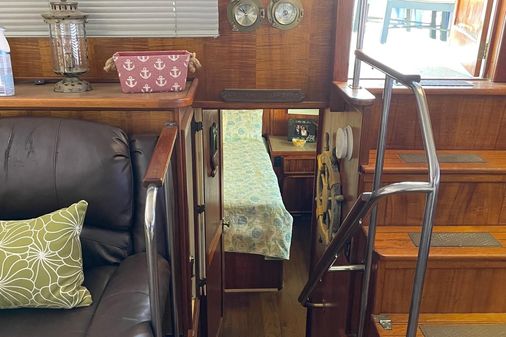 Prairie Boat Works Aft Cabin Flybridge image