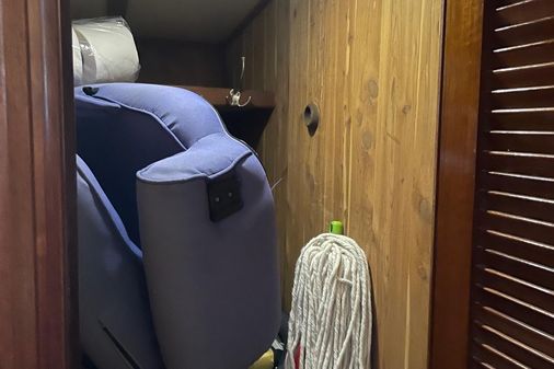 Prairie Boat Works Aft Cabin Flybridge image