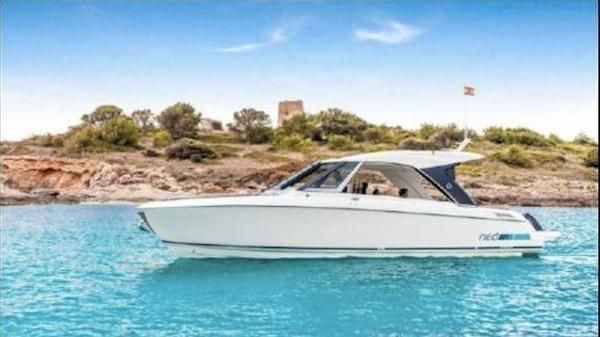 Greenline 36 NEO Hardtop w/Solar 
