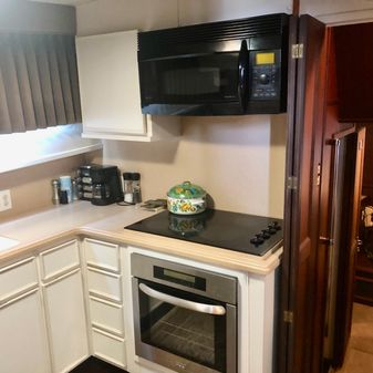Hatteras 53 Extended Deckhouse Motor Yacht image