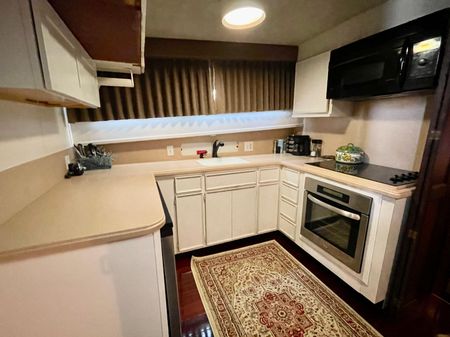 Hatteras 53 Extended Deckhouse Motor Yacht image