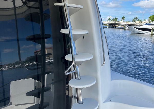 Carver Voyager Pilothouse image