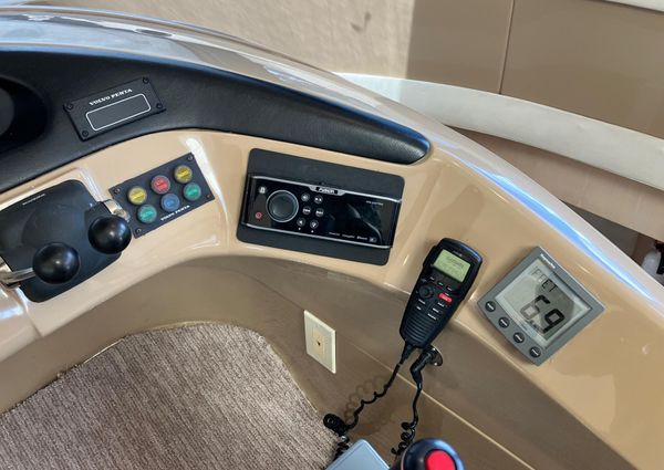 Carver Voyager Pilothouse image