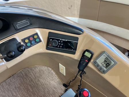 Carver Voyager Pilothouse image