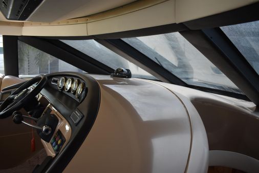 Carver Voyager Pilothouse image