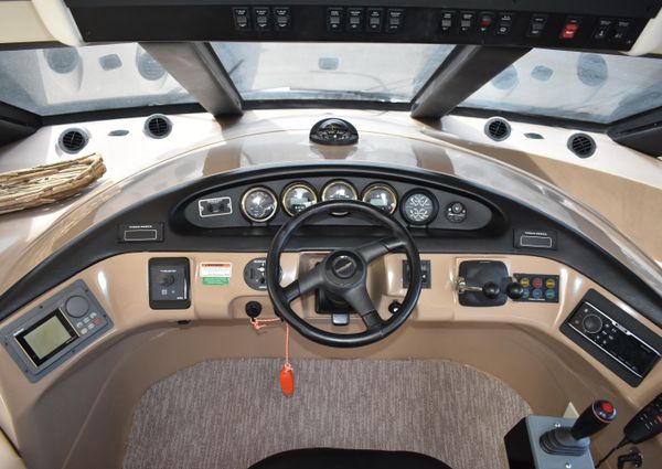 Carver Voyager Pilothouse image