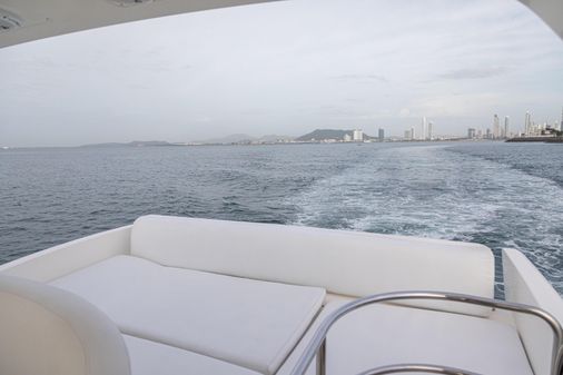 Azimut Flybridge image