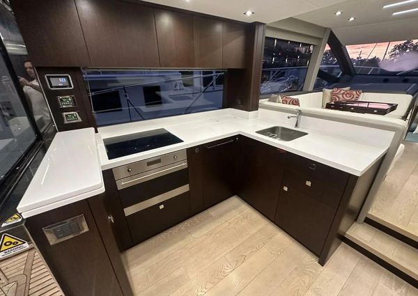 Sunseeker Manhattan 52 image