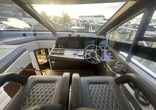 Sunseeker Manhattan 52 image