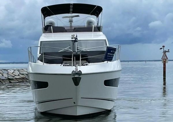 Sunseeker Manhattan 52 image