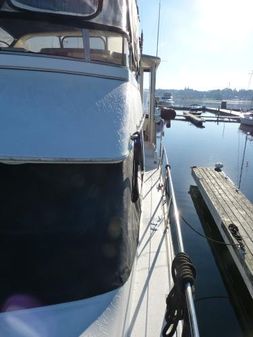 Carver 370 Aft Cabin Motoryacht image