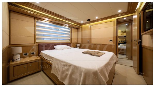 Ferretti Yachts Customline Navetta 26 image