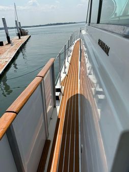 Bertram Flybridge image