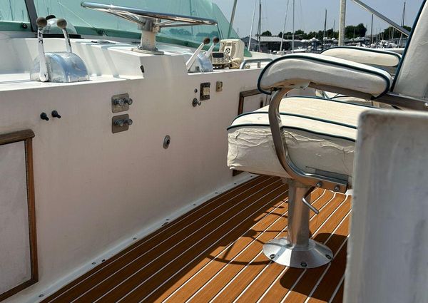 Bertram Flybridge image