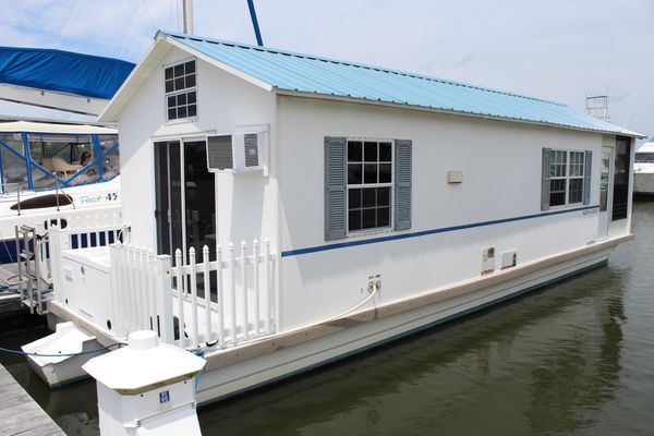 Catamaran Cruisers Aqua Lodge - main image