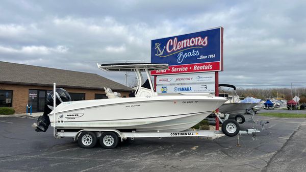 Boston Whaler 220 Outrage 