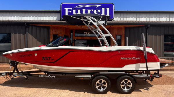 MasterCraft NXT20 