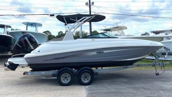 Sea Ray SDX 240 Outboard
