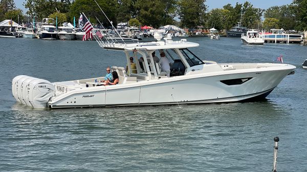 Pursuit S 428 Sport