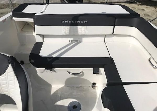 Bayliner VR5-BOWRIDER-OB image