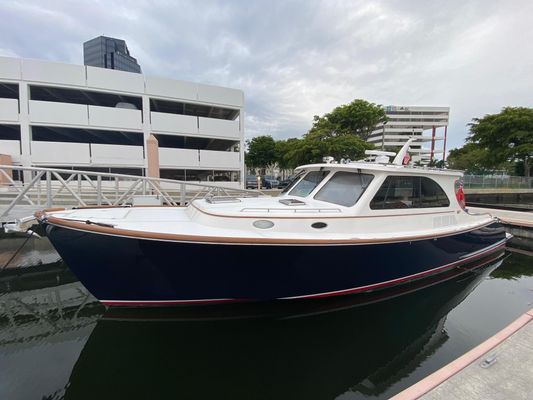 Hinckley Talaria 43 - main image